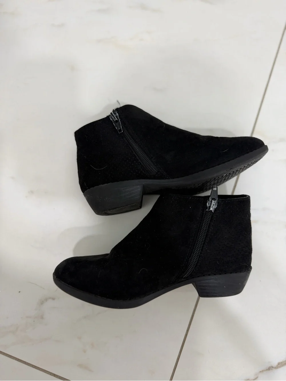 Cat & Jack Girls Black Ankle Booties – Size 2